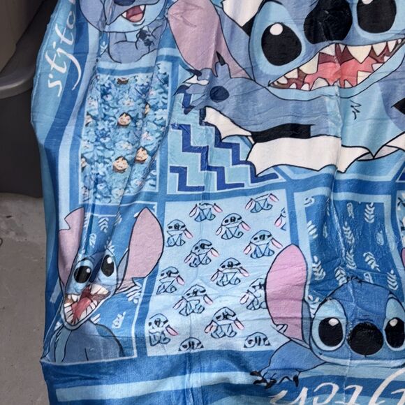 Stitch Blanket Throw Soft Warm And Ready For Gift Giving - Picture 4 of 8